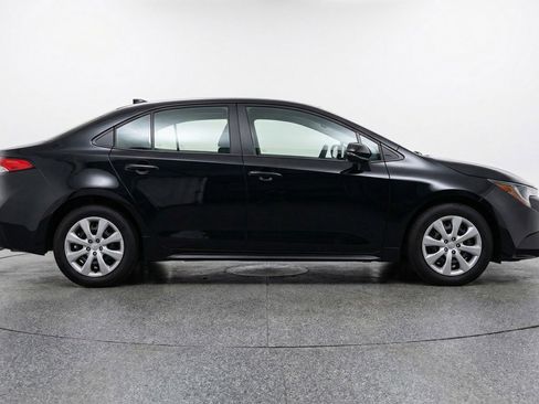 Used 2025 Toyota Corolla LE image 11