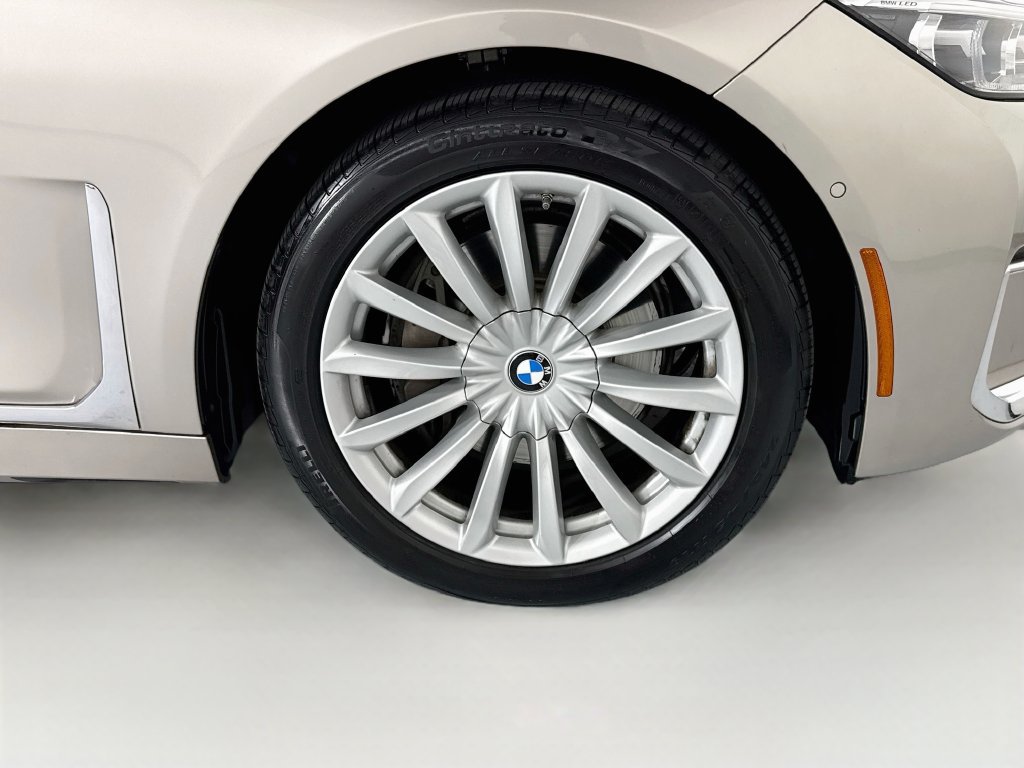 Used 2022 BMW 740i w/ Premium Package RWD image 32