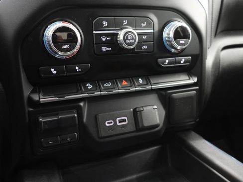 Used 2021 GMC Sierra 2500 SLE w/ X31 Off-Road Package AWD/4WD image 38
