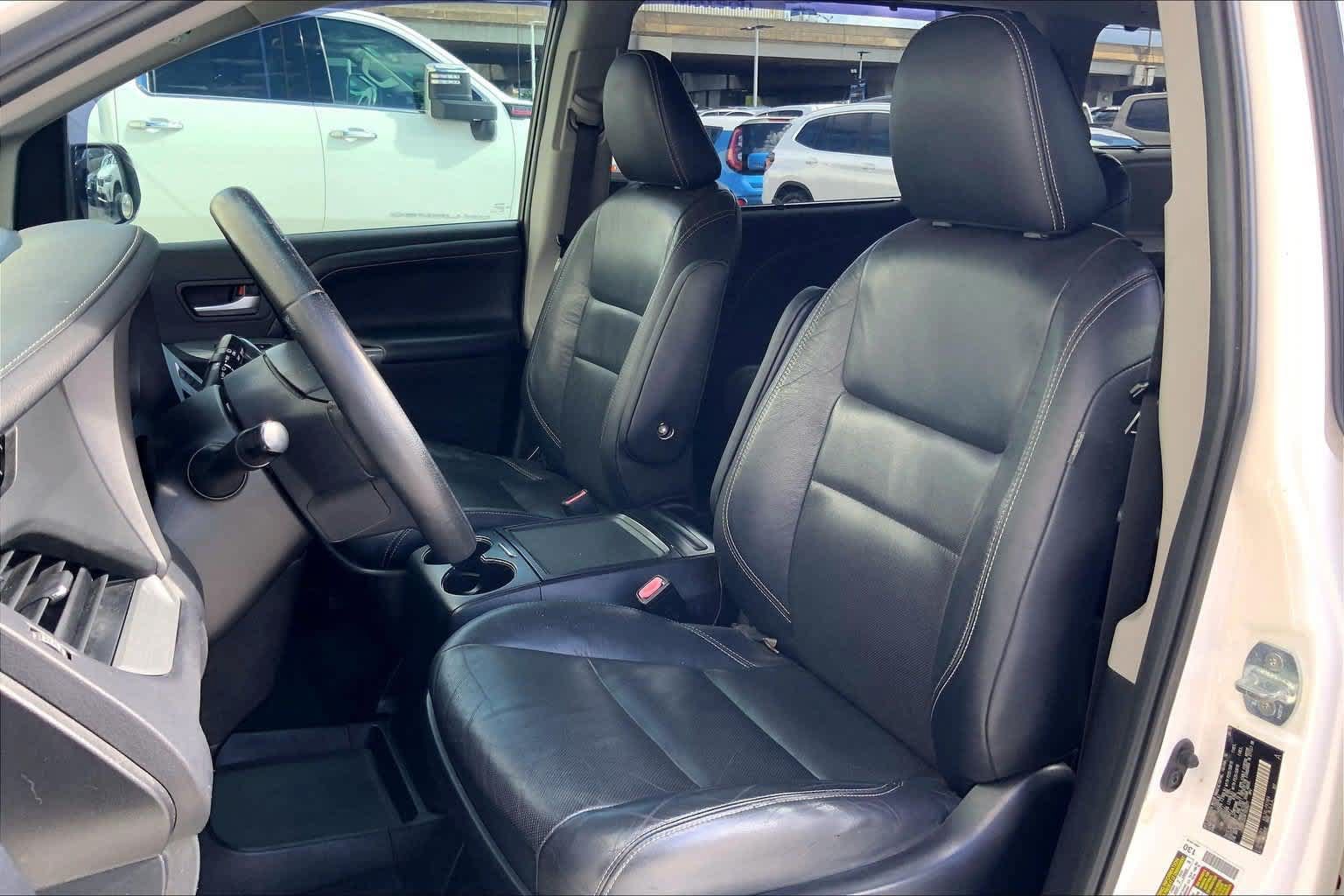 Used 2015 Toyota Sienna SE FWD image 11