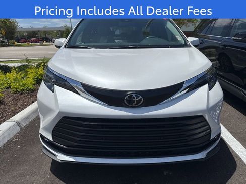 New 2026 Toyota Sienna XLE FWD image 2
