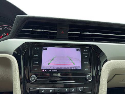 Used 2022 Volkswagen Passat 2.0T SE image 23