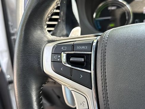 Used 2019 Mitsubishi Outlander 4WD Plug-In Hybrid image 11