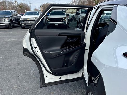 Used 2023 Toyota bZ4X AWD image 16