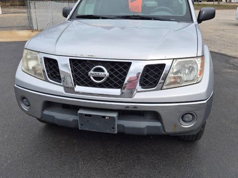 Used 2010 Nissan Frontier SE AWD/4WD image 2