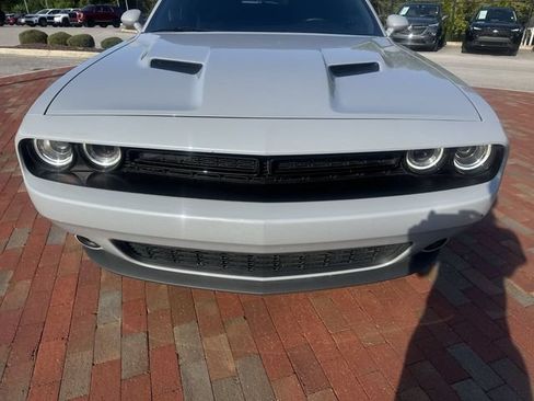 Used 2022 Dodge Challenger SXT w/ Driver Convenience Group RWD image 22