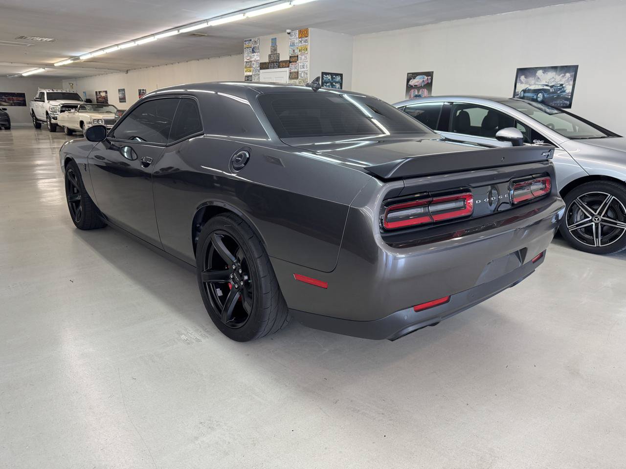 Used 2018 Dodge Challenger SRT Hellcat RWD image 5
