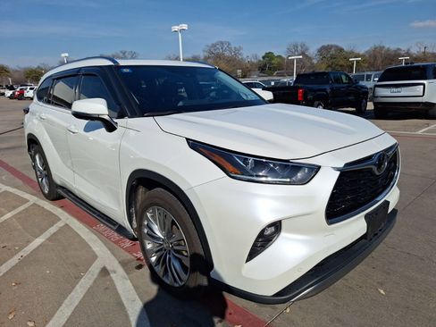 Used 2020 Toyota Highlander Platinum image 8
