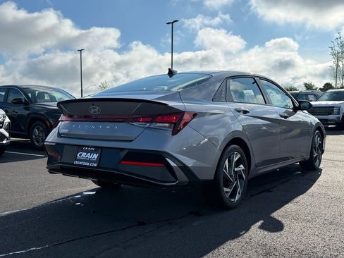 Certified 2025 Hyundai Elantra Sport FWD image 5