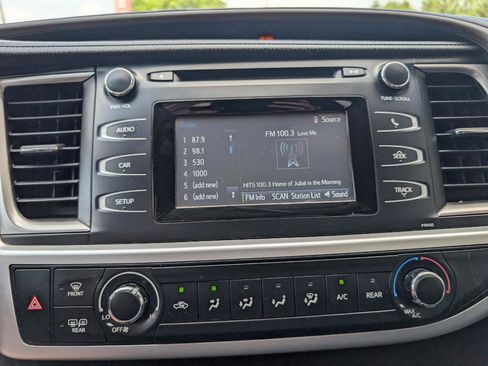 Used 2014 Toyota Highlander LE FWD image 18