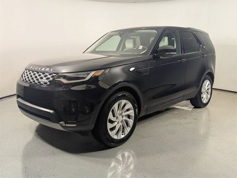 Used 2025 Land Rover Discovery S image 3