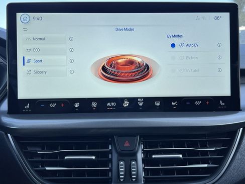 New 2025 Ford Escape SE image 35