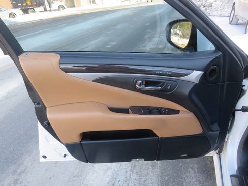 Used 2014 Lexus LS 460 AWD image 31