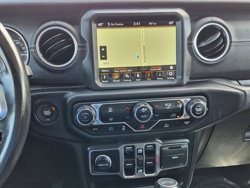 Used 2022 Jeep Wrangler Unlimited Sahara AWD/4WD image 15
