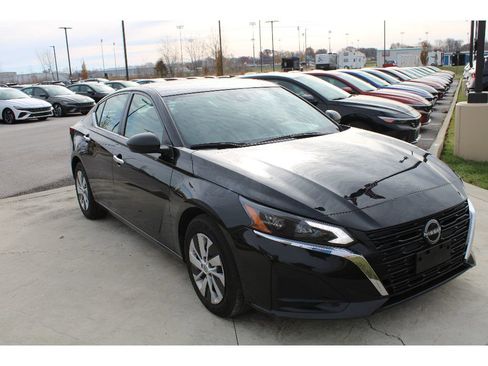 Used 2024 Nissan Altima 2.5 S image 6