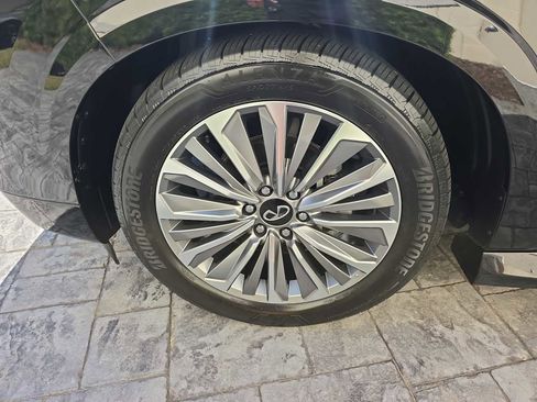 Certified 2025 INFINITI QX80 Sensory image 8