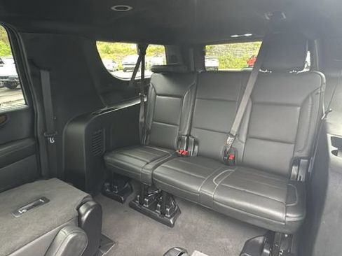Used 2025 GMC Yukon XL Denali AWD/4WD image 23