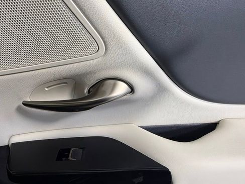 Used 2025 Lexus ES 300h w/ Premium Package image 31