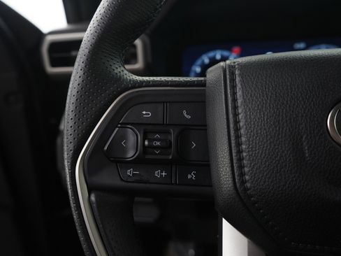 Used 2025 Toyota 4Runner Limited AWD/4WD image 28