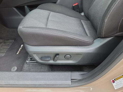 Certified 2025 Nissan Rogue SV FWD image 19