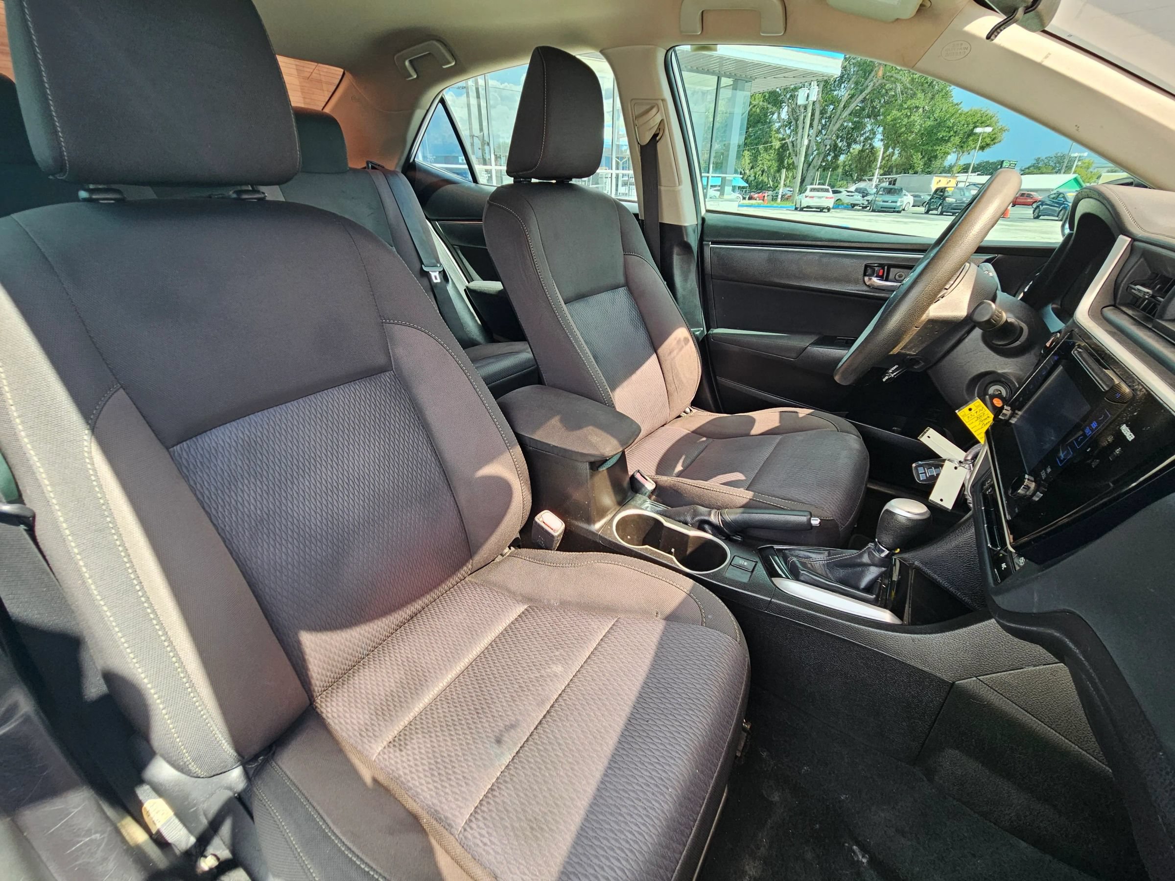 Used 2017 Toyota Corolla LE FWD image 10
