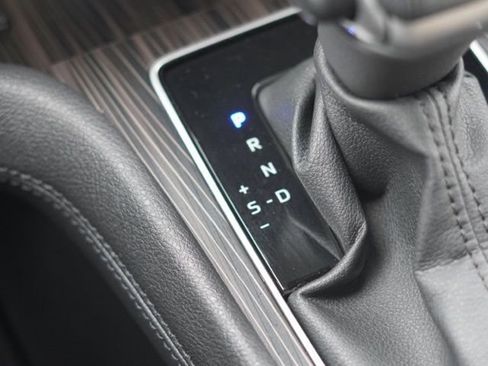 Used 2023 Toyota Sienna Limited image 25