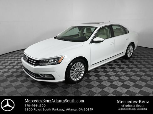 Used 2016 Volkswagen Passat 1.8T SE FWD image 1