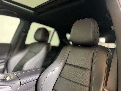 Used 2022 Mercedes-Benz GLE 350 4MATIC w/ Premium Package image 18