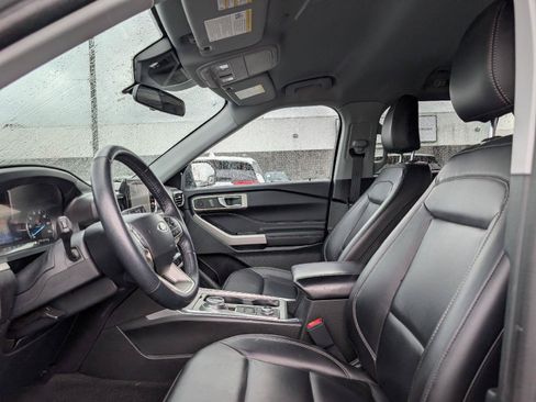 Used 2023 Ford Explorer XLT w/ Equipment Group 202A AWD/4WD image 12