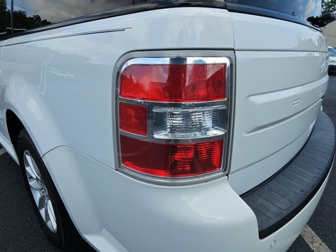 Used 2018 Ford Flex SE FWD image 32