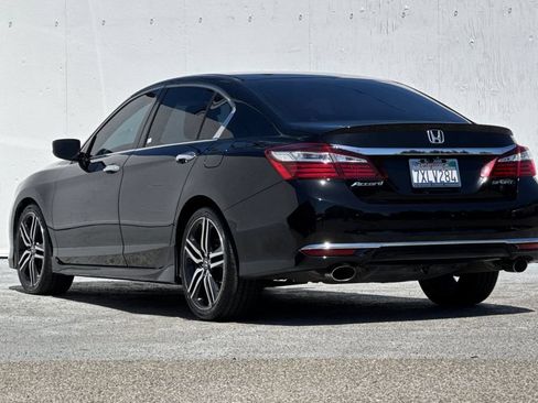 Used 2017 Honda Accord Sport image 5