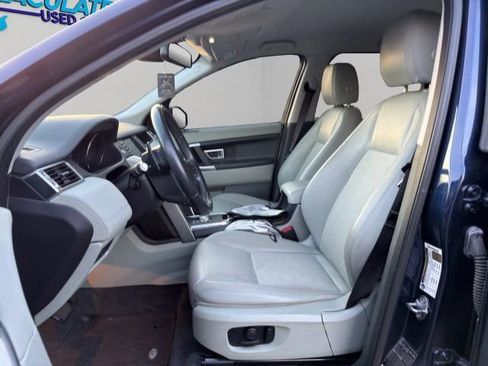 Used 2016 Land Rover Discovery Sport SE image 9