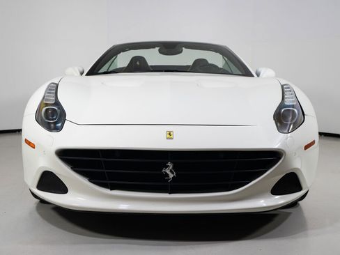 Used 2017 Ferrari California T RWD image 15