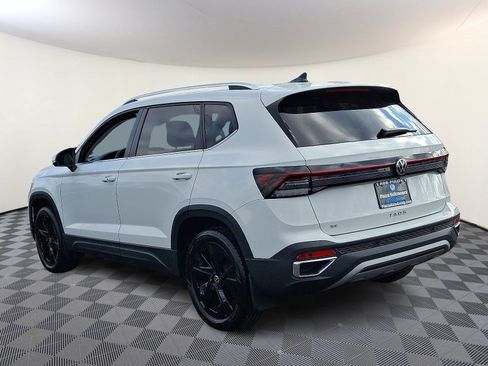 Used 2025 Volkswagen Taos SE image 5