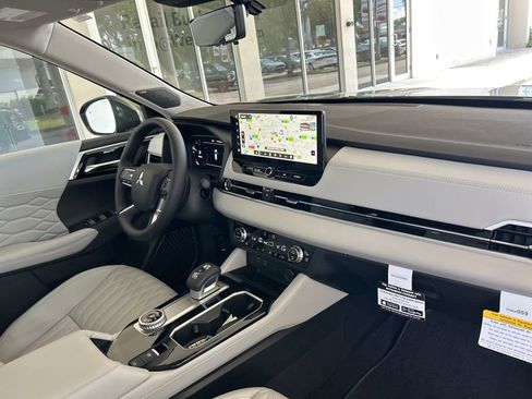 New 2025 Mitsubishi Outlander SEL image 22