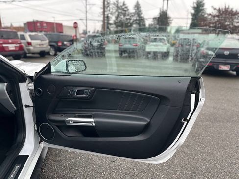 Used 2017 Ford Mustang Premium image 19