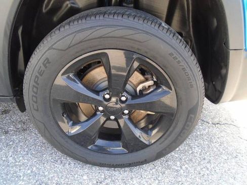 Used 2021 Jeep Cherokee Latitude Plus AWD/4WD image 27