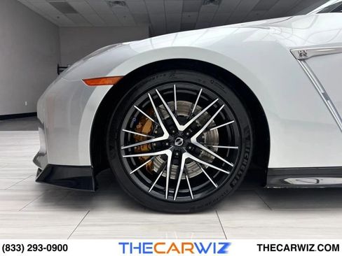 Used 2023 Nissan GT-R Premium w/ Premium Interior Package image 12