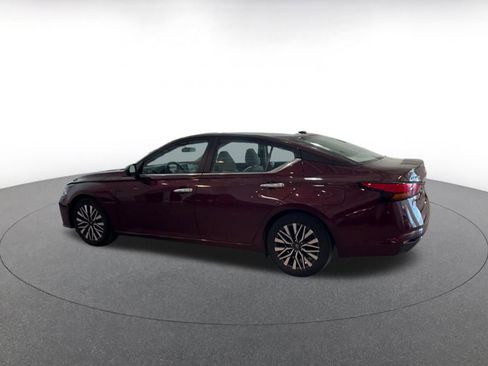 Used 2025 Nissan Altima 2.5 SV image 10