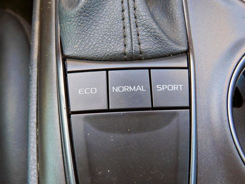 Used 2023 Toyota Camry SE image 30