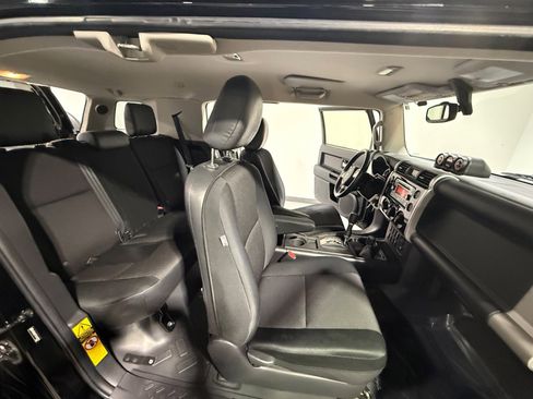 Used 2014 Toyota FJ Cruiser 4WD image 60