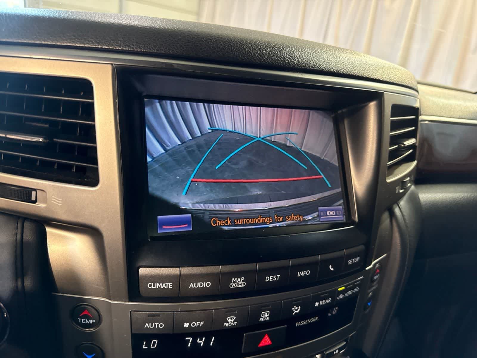 Used 2013 Lexus LX 570 4WD w/ Luxury Pkg w/Pre-crash image 25