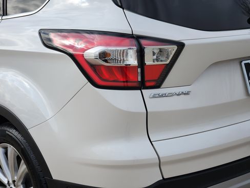 Used 2018 Ford Escape Titanium image 5