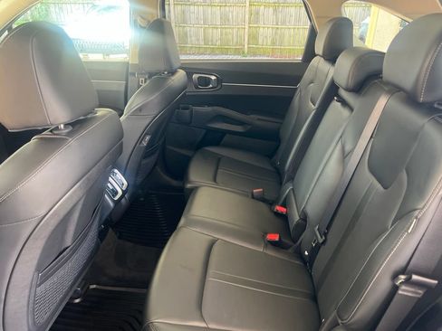 Certified 2025 Kia Sorento S w/ Panoramic Sunroof Package FWD image 9