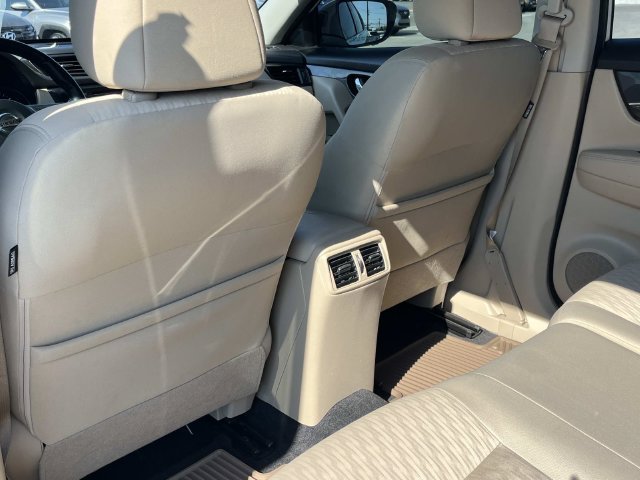 Used 2020 Nissan Rogue SV w/ Premium Package FWD image 18