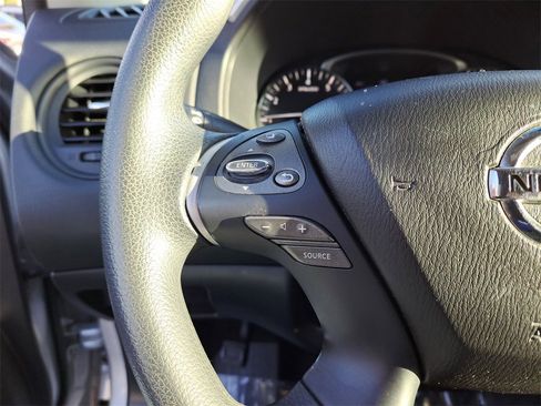 Used 2020 Nissan Pathfinder S image 19