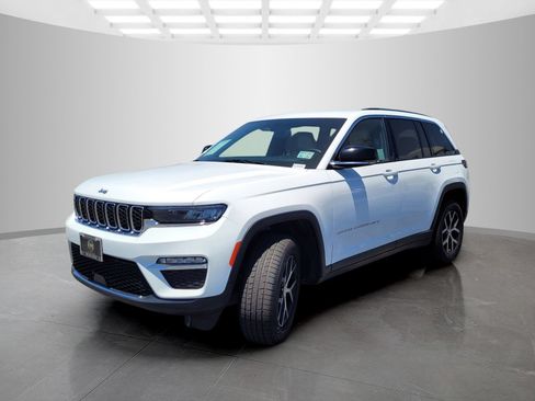 Used 2023 Jeep Grand Cherokee Limited RWD image 8