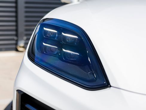 New 2025 Porsche Cayenne Turbo image 13