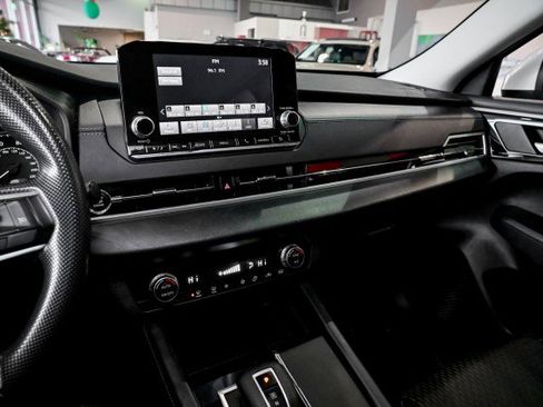 Used 2024 Mitsubishi Outlander ES image 32