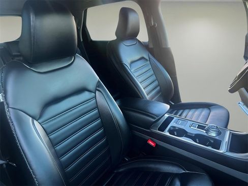 Used 2023 Ford Edge SEL image 33